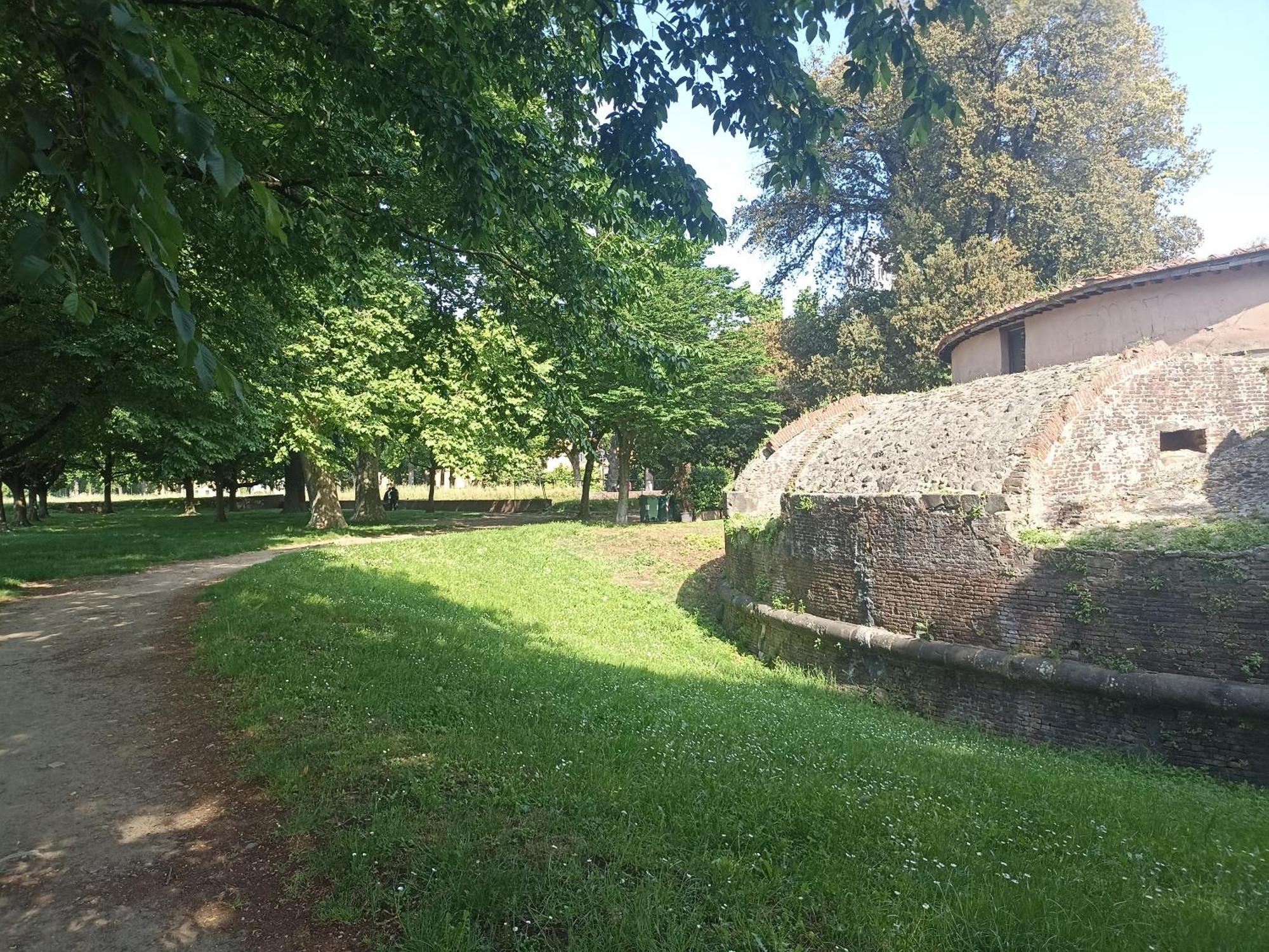 Gem In The City Center Of Lucca With Air Conditioning - Exclusive Ground Floor House Inside The Walls Close To Botanical Garden And Piazza San Martino Villa Exterior photo
